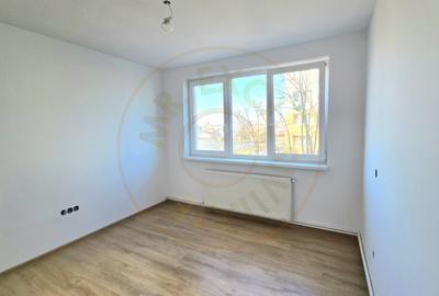 De vânzare Apartament 2 camere Luceafărul Satu Mare - 1