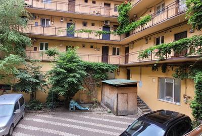 De vânzare apartament cu 2 camere, pe strada Horea - 11