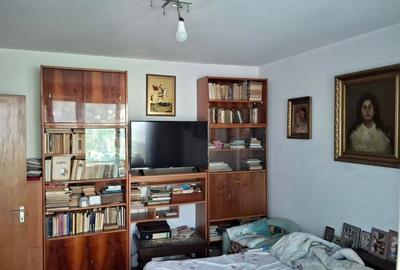 Apartament cu 4 camere decomandat, mobilat în Berceni