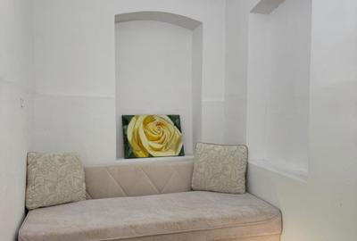 Apartament la casa, cu 3 camere, semidecomandat, zona centrala, str. Sitei - 18