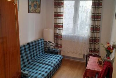 Apartament 3 camere balcon pivnita zona Vasile Aaron - 2