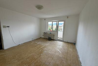 Apartament cu 2 camere semidecomandat în Cetate