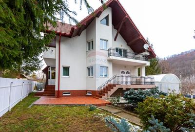 Casă individuală cu 5 camere în Luncani