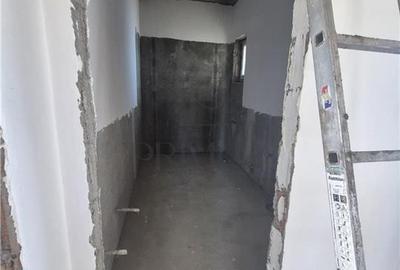 Duplex despartit prin baie - aproape de centura - toate utilitatile - 8
