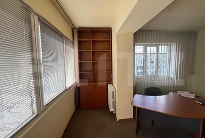 Apartament cu 2 camere semidecomandat, mobilat în Central