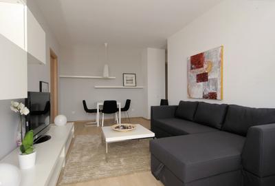 Apartament cu 2 camere semidecomandat, mobilat în Băneasa