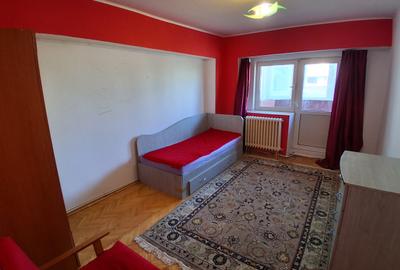 Apartament cu 3 camere decomandat în Păcurari