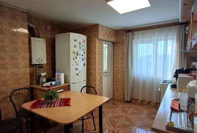 4 camere | etaj 2 | bloc reabilitat | Policlinica Magurele - 11