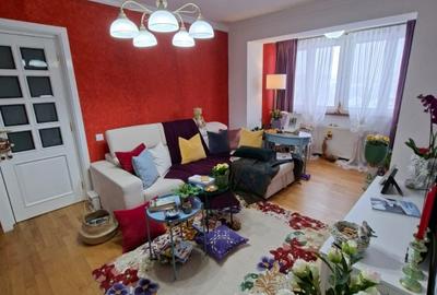 Apartament cu 2 camere decomandat, mobilat în Central