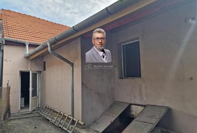 Casă individuală cu 6 camere în Muncitoresc