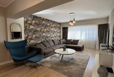 Apartament cu 3 camere semidecomandat, mobilat în Victoriei