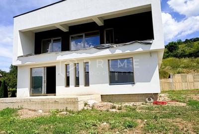 Casă individuală cu 4 camere în Corunca