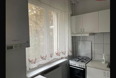 Închiriez apartament 3 camere deosebit, decomandat,zona Medicină,etajul 2/2, - 2