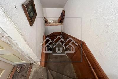 Casa de vanzare in Cisnadie - 6 camere, garaj - teren 250 mp - 8