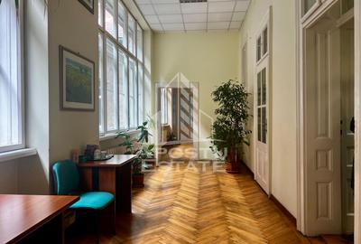Apartament cu 5 camere semidecomandat în Ultracentral