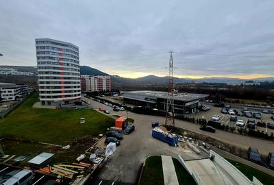 Apartament cu 3 camere semidecomandat în Florești