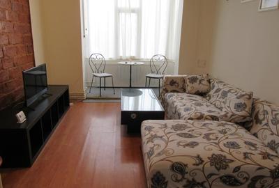 Apartament cu 2 camere semidecomandat, mobilat în P-ța Romană
