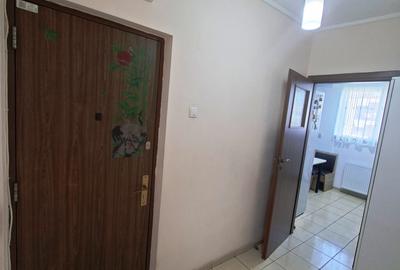 Apartament cu 3 camere semidecomandat în P-ța Unirii