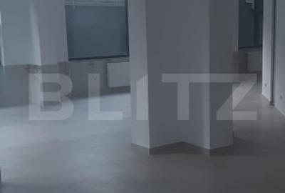 Spațiu comercial, de 96.00 mp, în Central