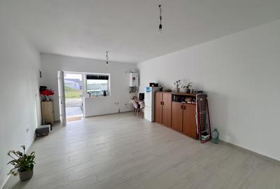Apartament cu 2 camere decomandat în Moșnița Veche