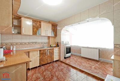 De închiriat apartament 3 camere, Micro 21 - 16