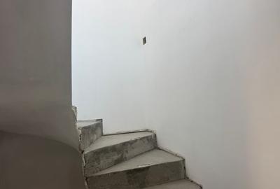 Vând vila P+1, situată în zona Trocadero - 8
