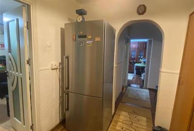 Apartament cu 4 camere decomandat, mobilat în Nicolina