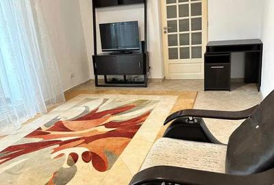 Apartament cu 2 camere decomandat, mobilat în Polonă
