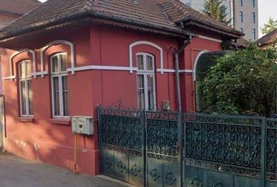 Casă individuală cu 4 camere în Central