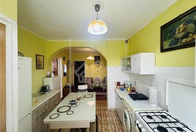 Apartament cu 3 camere decomandat în Mihai Viteazul