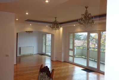 Bloc tip Boutique, constr.2000, cu 2 intrari si parcare subterana - 5