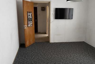 Apartament cu 3 camere semidecomandat în Titan