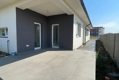 Casă individuală cu 3 camere în Bucovăț (Remetea Mare)