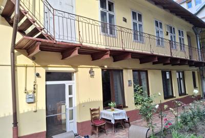 Vand  doua apartamente la casa in zona ultracentrala (Pietonalul Bistrita) - 1