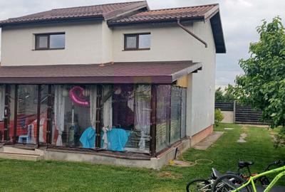 Casă individuală cu 4 camere în Săbăreni