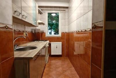 Apartament cu 2 camere semidecomandat, mobilat în Tei