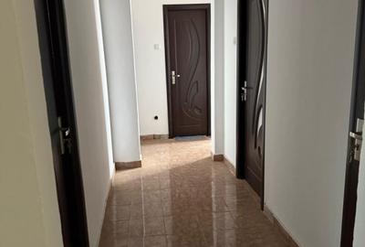 Apartament cu 3 camere decomandat în Calea București