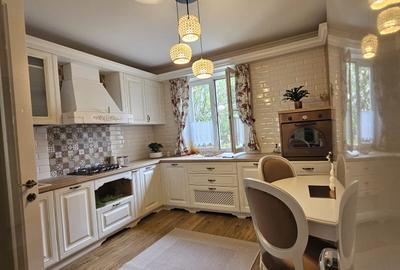 Apartament 3 camere 2 locuri de parcare si boxa , Strada Carpati - 11