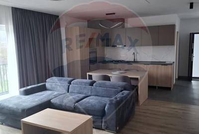 Apartament cu 3 camere decomandat, mobilat în Central