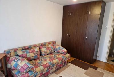 Garsonieră decomandată, mobilată în Pajura