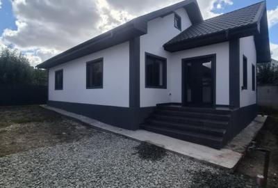 Casă individuală cu 3 camere în Valu lui Traian