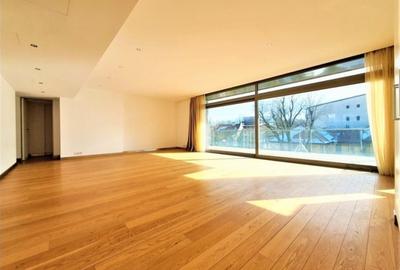 Apartament cu 4 camere în Kiseleff
