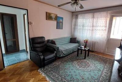 Apartament cu 2 camere semidecomandat în Podu Roș
