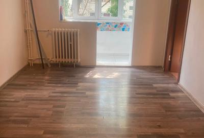 Apartament 2 camere de vanzare zona Scoala 8 - 2