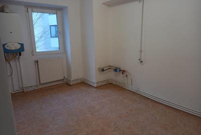 2 camere decomandat, zona CUG,  etaj 1 - 5