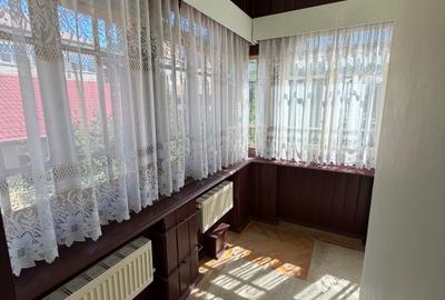 Vilă istorică de vânzare  Castel Aura Buzescu Bușteni  str. Victoriei nr. 11 - 35