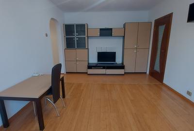 Apartament cu 3 camere semidecomandat în Brâncoveanu