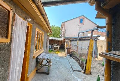 Casa solidă și teren în Zona Islaz pe Strada Mărului - 7