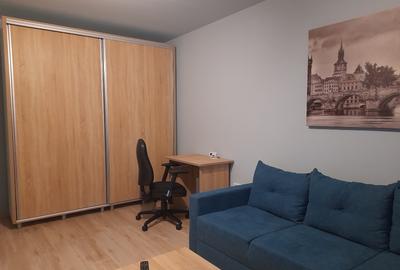 Apartament cu 2 camere decomandat, mobilat în Tractorul