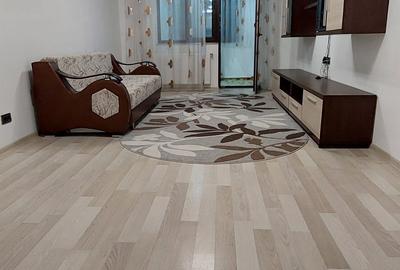 Apartament cu 3 camere decomandat în Tractorul